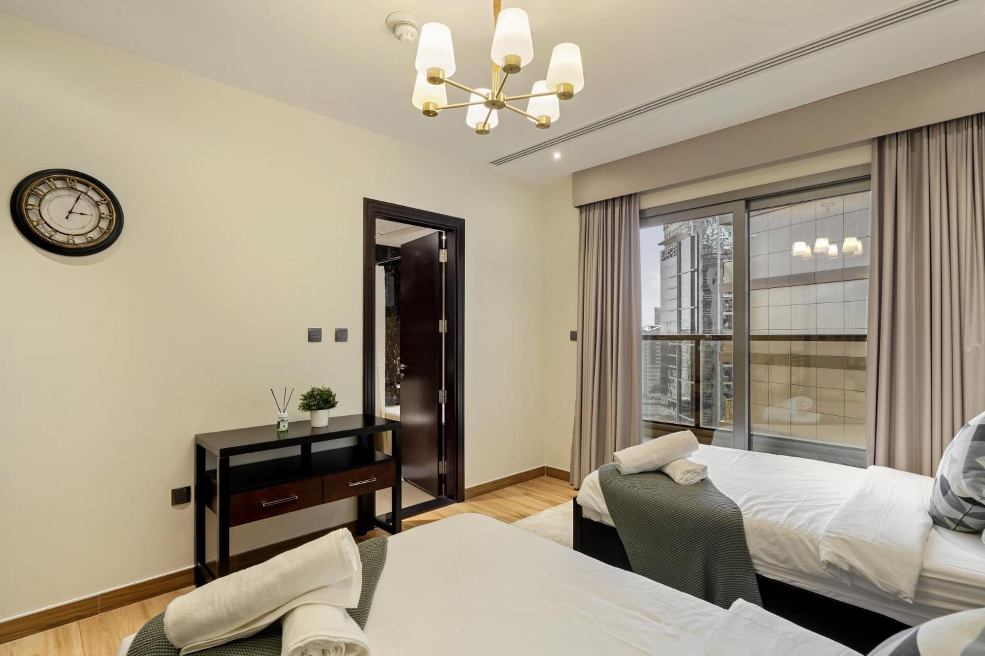 Cozy 2br In Elite Downtown With Canal View Dubai